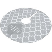 Grau-Weiß-Marokkanisch #5 Grau 3 Initial Monogram Polyester Weihnachtsbaumdecke (Schrägansicht)