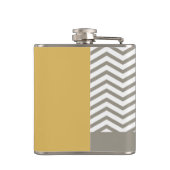 Grau-Weiß-Zickzack-Chic-Gedenkfeier Flachmann (Rückseite)