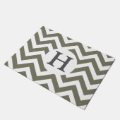Grau-Weiß-Zickzack-Zigzag-Grau-Monogramm Fußmatte (Schrägansicht)