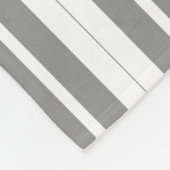 Grau-weiße Streifen Fleecedecke (Ecke)