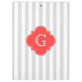 Grau-weiße Streifen Korallenrot-Monogramm-Etikett Klemmbrett (Rückseite)