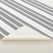Grau-weiße Streifen Sherpadecke (3/4)