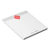 Grau-weißer Polka Dot Coral Quatrefolienmonogramm Notizblock (angewinkelt)