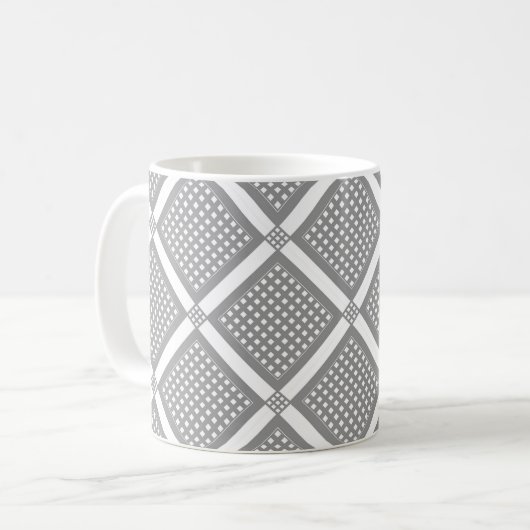 Grau-weißes geometrisches kariertes Muster Kaffeetasse (Vorderseite Links)