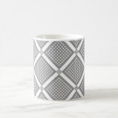 Grau-weißes geometrisches kariertes Muster Kaffeetasse (Mittel)
