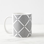 Grau-weißes geometrisches kariertes Muster Kaffeetasse (Links)