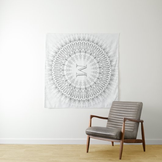 Grau White Mandala Monogram Wandteppich (Beispiel (Horizontal))