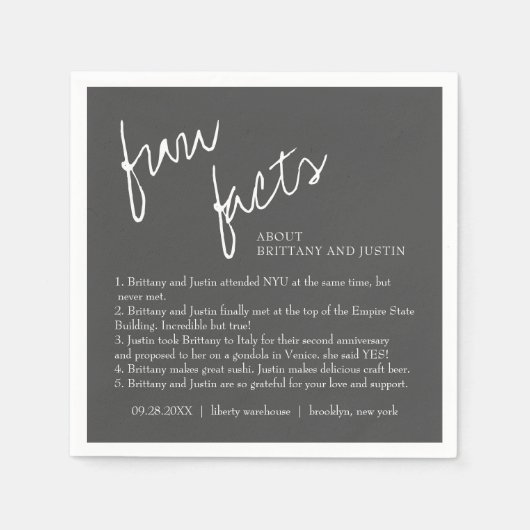 Grau White Script Fun Facts Cocktail Wedding Serviette (Vorderseite)