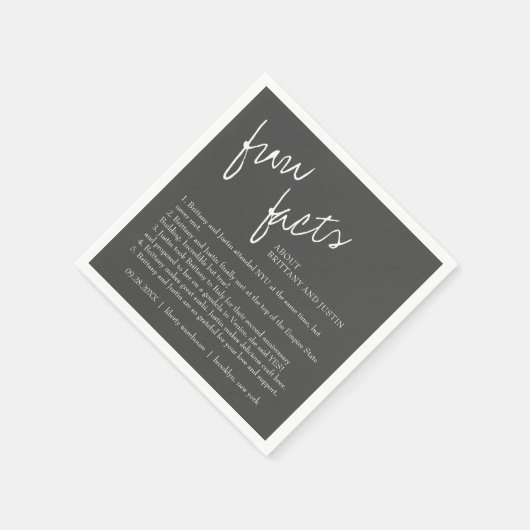 Grau White Script Fun Facts Cocktail Wedding Serviette (Ecke)