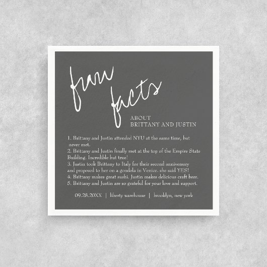 Grau White Script Fun Facts Cocktail Wedding Serviette