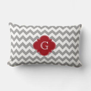 Grau Wht Chevron Cranberry Rot Quatrefoil Monogram Lendenkissen