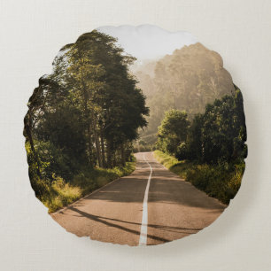 Graubetonstraße am Morgen Rundes Kissen