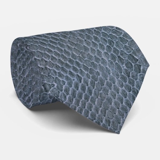 Graublaue Imitat Snakeskin auf einem Krawatte (Gerollt)