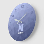 Graublaues geometrisches Maschenmuster Monogram Große Wanduhr (Winkel)