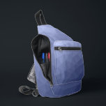 Graublaues geometrisches Muster Crossbody Bag<br><div class="desc">Graublaues Gefälle geometrisches Maschenmuster Druckbeutel. Coole Mode Accessoires Tasche für jeden. Dreieck geometrisches Mesh mit hellen bis dunkelgraublauen Ober-Farbverlauf Design.</div>