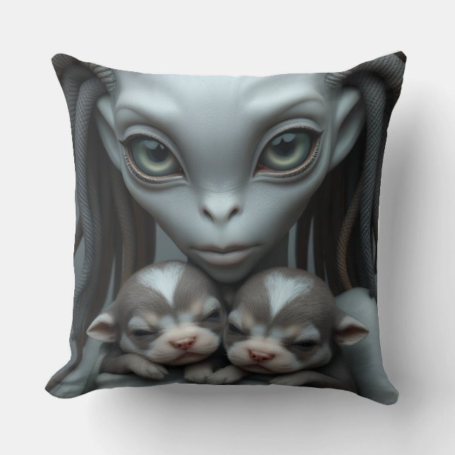 Graue Alien Holding Welpen Kissen (Vorderseite)