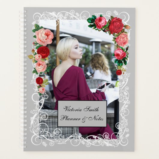 Graue Background Girl Fashion Moderne Elegant Rot Planer (Vorderseite)