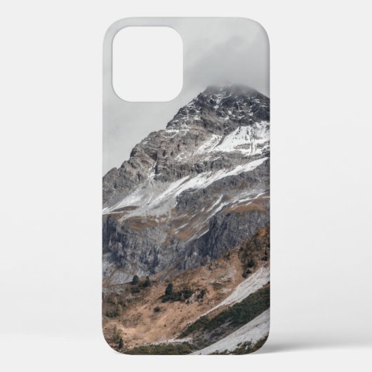 GRAUE BERGE MIT SCHNEE UMGEBEN MIT TR Case-Mate iPhone HÜLLE (Rückseite)