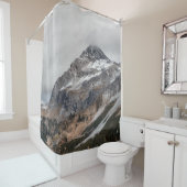 GRAUE BERGE MIT SCHNEE UMGEBEN MIT TR DUSCHVORHANG (Beispiel)