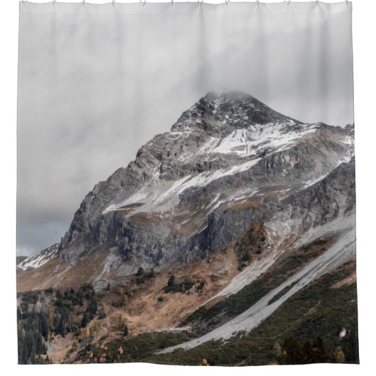 GRAUE BERGE MIT SCHNEE UMGEBEN MIT TR DUSCHVORHANG (Vorderseite)