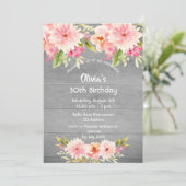 Graue Birthday-Blütenblumen rustikal Einladung (Stehend Vorderseite)