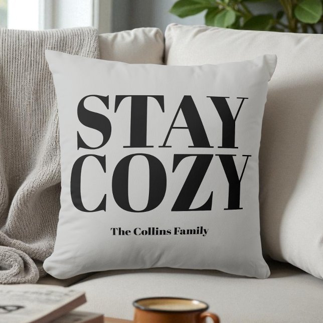 Graue Bleibe gemütliche Festivitätstafpografie Bla Kissen (Gray Stay Cozy Festive Typography Black Your Name Throw Pillow)