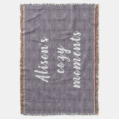 Graue, blumengeschmückte Kacheln mit Text, Alisons Decke (Vorderseite Vertikal)