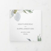 Graue Blüten und Grünpflanzen in einer Hochzeitsre Dreifach Gefaltete Einladung (Cover)