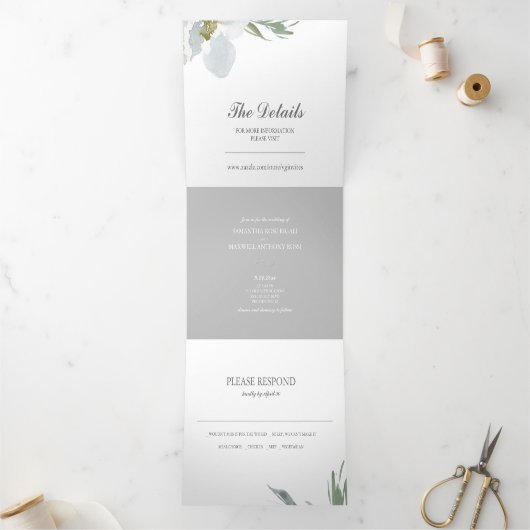 Graue Blüten und Grünpflanzen in einer Hochzeitsre Dreifach Gefaltete Einladung (Innenseite)