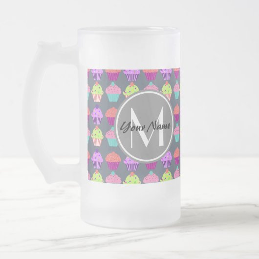 Graue Cupcakes, Personalisierter Name Monogram Mattglas Bierglas (Links)