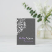 Graue Damasken mit weißer, blühender Spitze, rever Visitenkarte (Stehend Vorderseite)