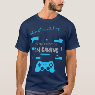 Graue, die nicht beschäftigt ist, im Gaming-Arzt z T-Shirt