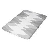 Graue Dreiecke Badematte (Schrägansicht)