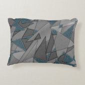 Graue Dreiecksausschnitte mit groben dunkelblauen  Dekokissen (Rückseite)