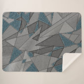 Graue Dreiecksausschnitte mit groben dunkelblauen  Sherpadecke (Vorderseite (Horizontal))