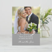 Graue einfache Foto-Hochzeit danken Ihnen zu Dankeskarte (Stehend Vorderseite)