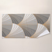 Graue Elemente mit goldener Kontur. nahtloses Must Badehandtuch (Badehandtuch)