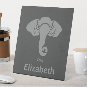 Graue Elephant Family Zuhause Address Republikanis Sockelschild