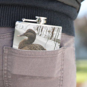 Graue Ente auf dem dunklen See Flachmann