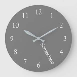 Graue Fünf-Uhr-irgendwo Große Uhr