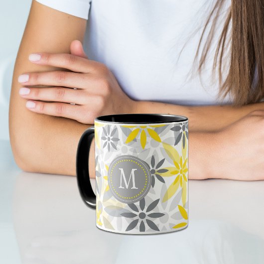 Graue gelbe Blume Grafisches Monogramm Zweifarbige Tasse