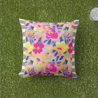 Graue gestreifte Trim Rosa Blumenwirbel Kissen
