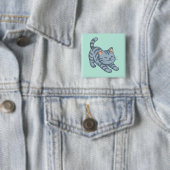 Graue getigerte Katze beim Strecken in Grün Button (Beispiel)