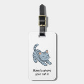 Graue getigerte Katze mit individuellem Text beim Gepäckanhänger (Vorderseite vertikal)