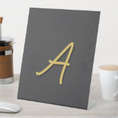 Graue Gold-Farbige Monogramm Professional Sockelschild (In Situ)