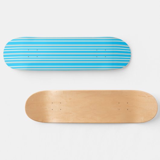 Graue graue Streifen auf Sky Blue Skateboard (Horizontal)