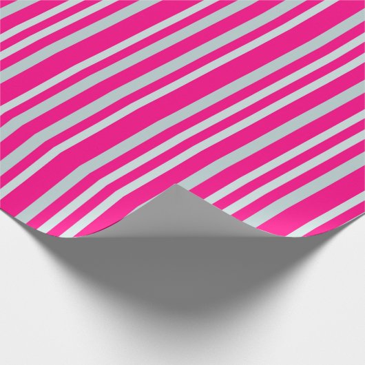Graue, grüne Streifen auf Hübsch rosa Geschenkpapier (Ecke)