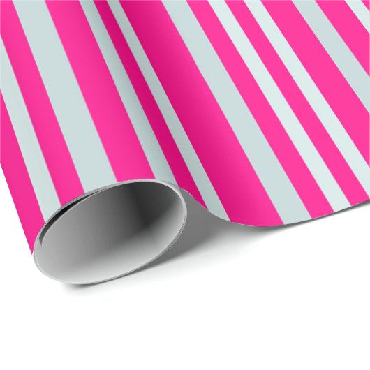Graue, grüne Streifen auf Hübsch rosa Geschenkpapier (Rolleneckpunkt)
