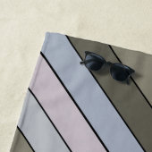 Graue Grüntöne und schwarze Streifen auf Aquarellp Strandtuch (Beispiel)