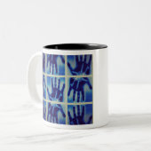 graue Hand Zweifarbige Tasse (Vorderseite Links)